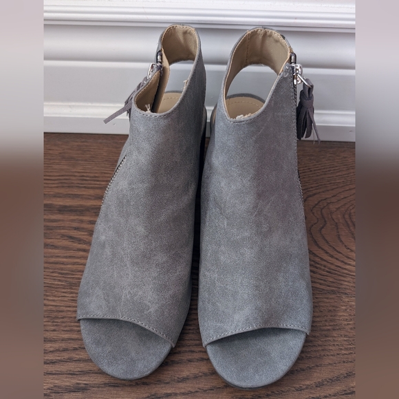 Open Toe Block Heel Ankle Booties - Picture 5 of 8